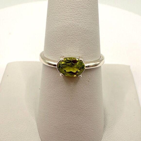 SALE! .88ct genuine peridot solitaire ring in stamped sterling silver! - Picture 1 of 4